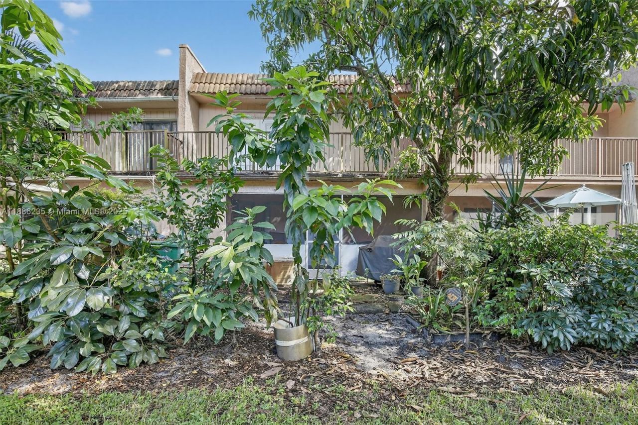 27 Madrid Ln, Unit 2-8, Davie, FL 33324 Photo