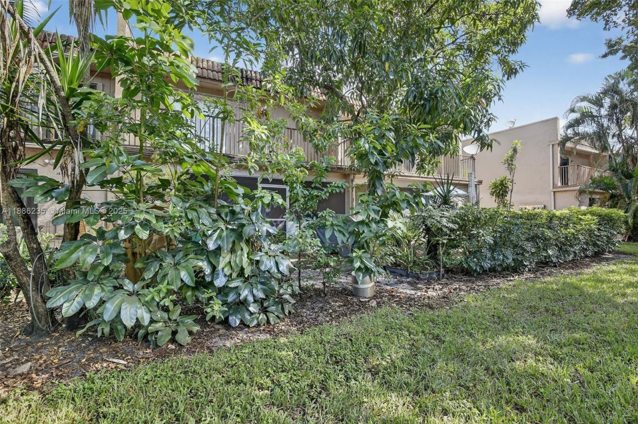 27 Madrid Ln, Unit 2-8, Davie, FL 33324 Photo