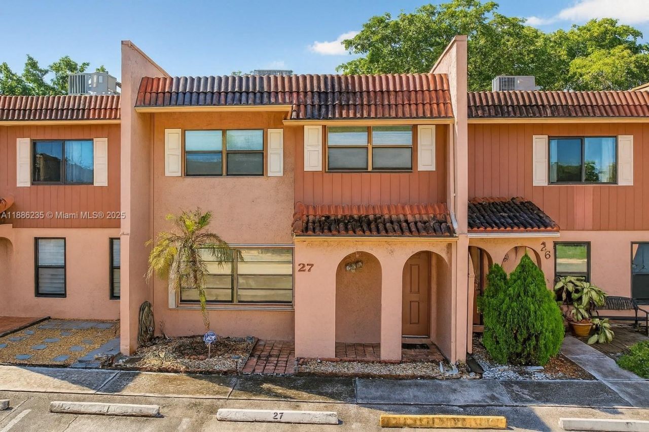 27 Madrid Ln, Unit 2-8, Davie, FL 33324 Photo