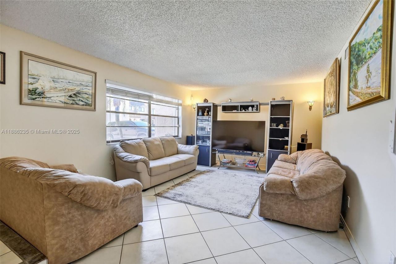 27 Madrid Ln, Unit 2-8, Davie, FL 33324 Photo