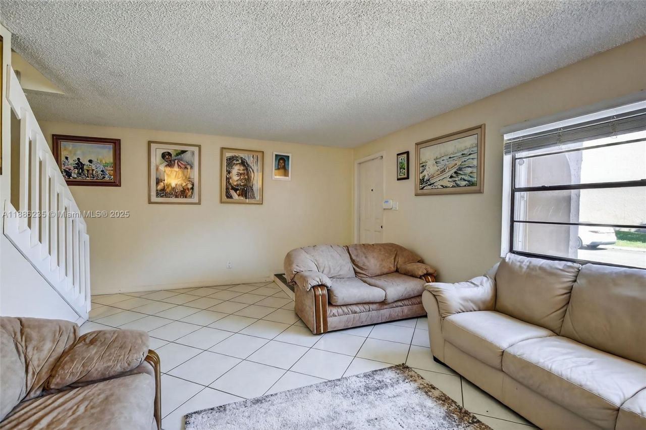 27 Madrid Ln, Unit 2-8, Davie, FL 33324 Photo