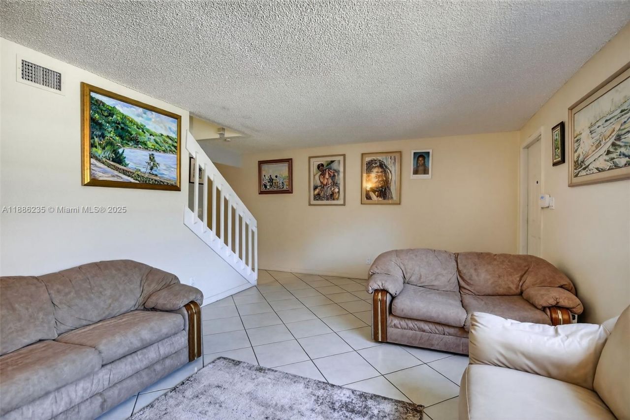 27 Madrid Ln, Unit 2-8, Davie, FL 33324 Photo