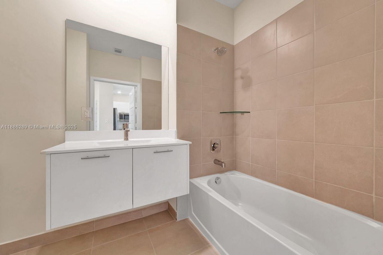 6420 NW 102nd Path, Unit 303, Doral, FL 33178 Photo