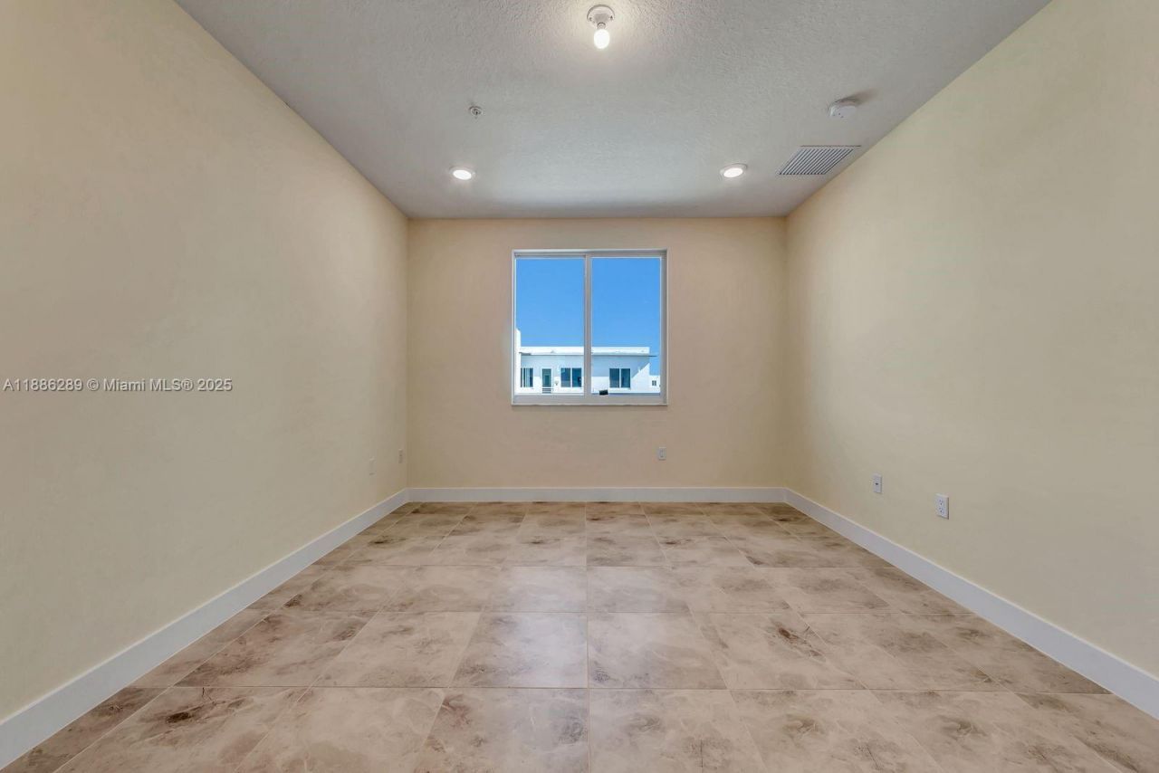 6420 NW 102nd Path, Unit 303, Doral, FL 33178 Photo