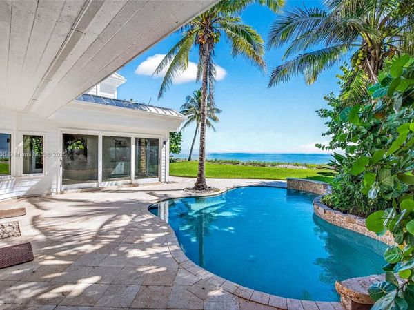 906 Holoma Dr, Vero Beach, FL 32963