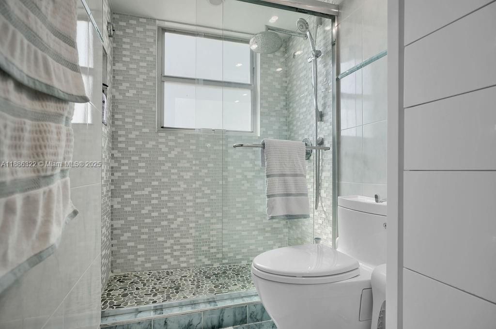 6039 Collins Ave, Unit 1126, Miami Beach, FL 33140 Photo