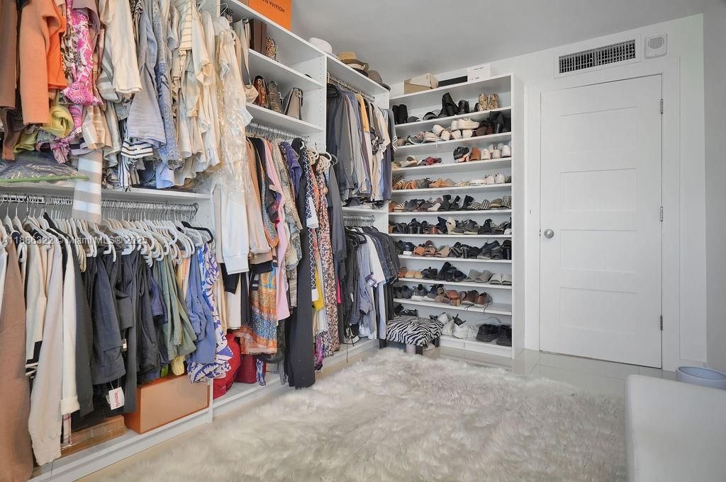 6039 Collins Ave, Unit 1126, Miami Beach, FL 33140 Photo