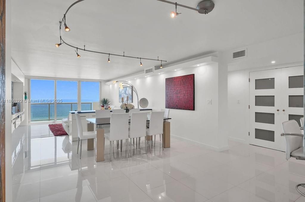 6039 Collins Ave, Unit 1126, Miami Beach, FL 33140 Photo