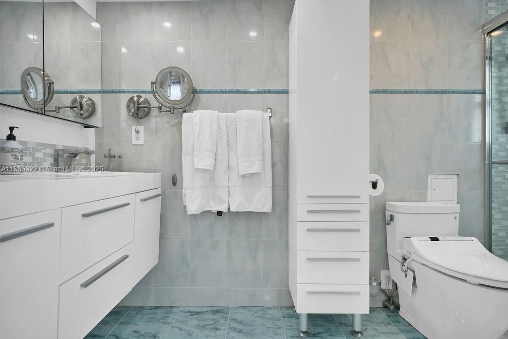 6039 Collins Ave, Unit 1126, Miami Beach, FL 33140 Photo