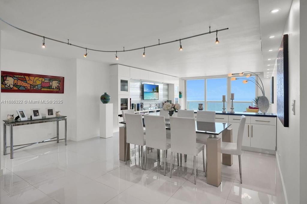 6039 Collins Ave, Unit 1126, Miami Beach, FL 33140 Photo