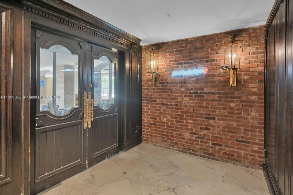 6039 Collins Ave, Unit 1126, Miami Beach, FL 33140 Photo