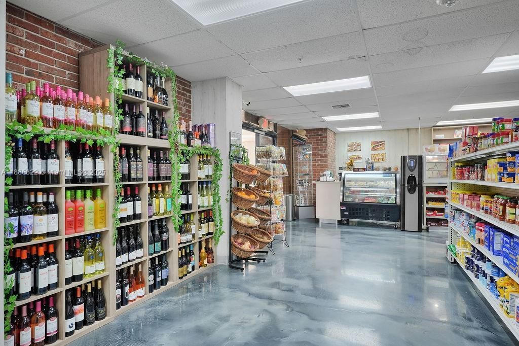 6039 Collins Ave, Unit 1126, Miami Beach, FL 33140 Photo