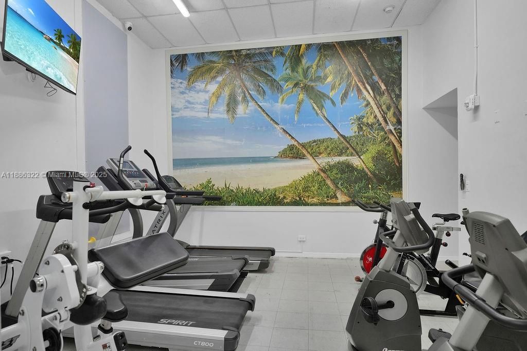 6039 Collins Ave, Unit 1126, Miami Beach, FL 33140 Photo