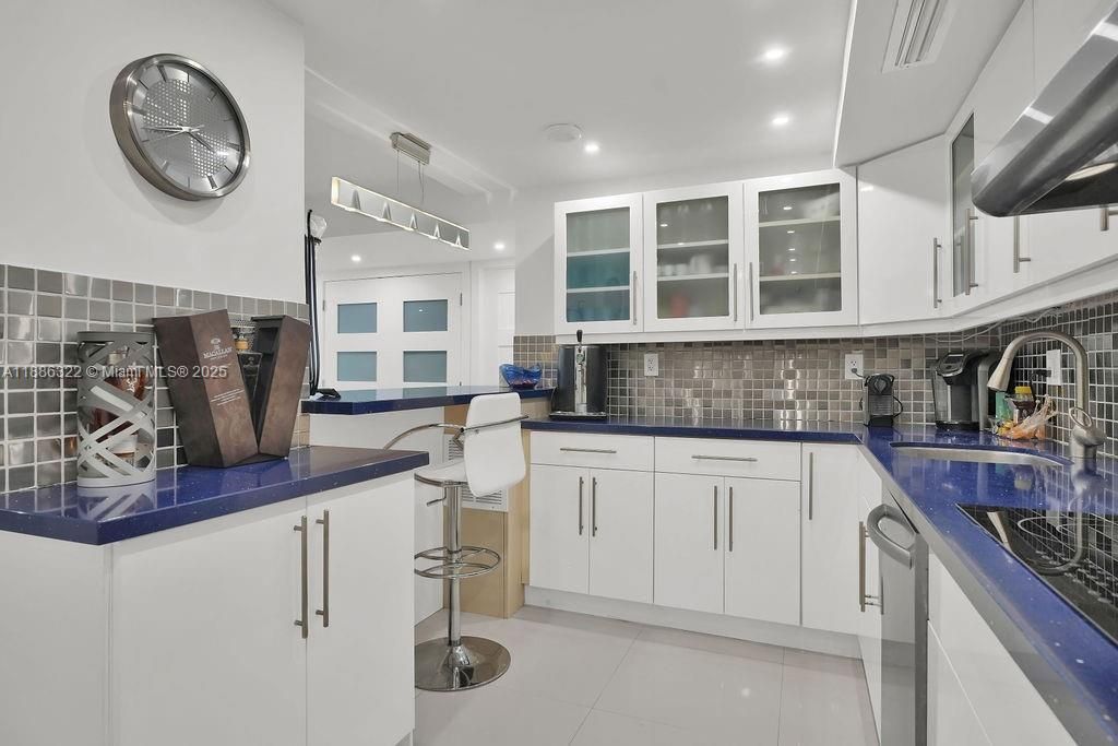 6039 Collins Ave, Unit 1126, Miami Beach, FL 33140 Photo