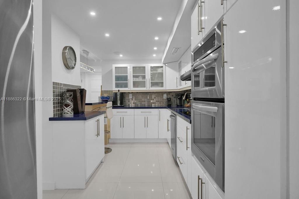 6039 Collins Ave, Unit 1126, Miami Beach, FL 33140 Photo