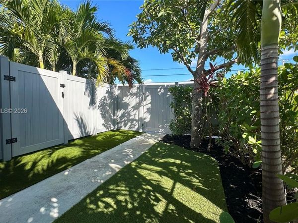 1109 NE 6th Ave, Unit 2, Fort Lauderdale, FL 33304