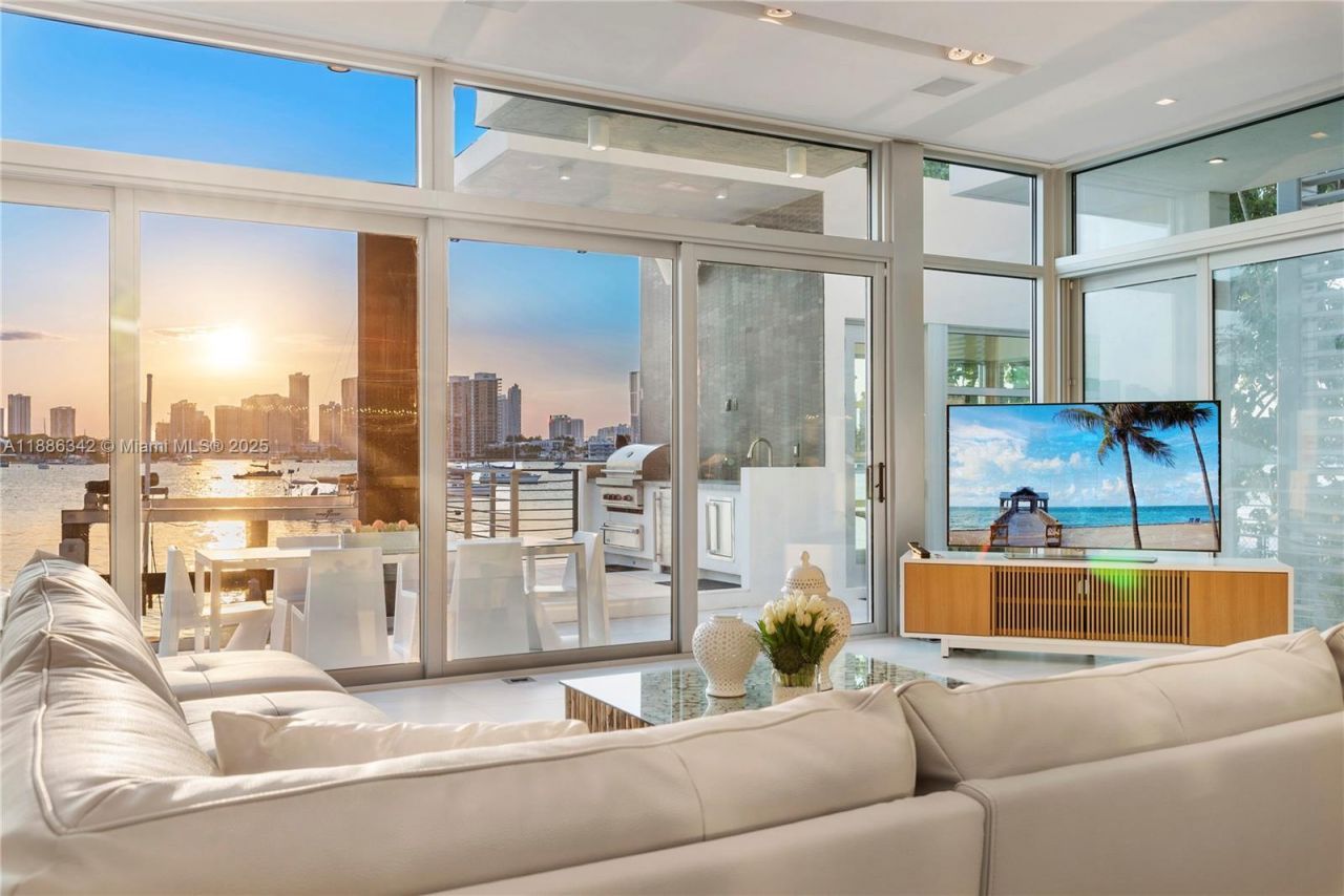 440 S Hibiscus Dr, Miami Beach, FL 33139 Photo