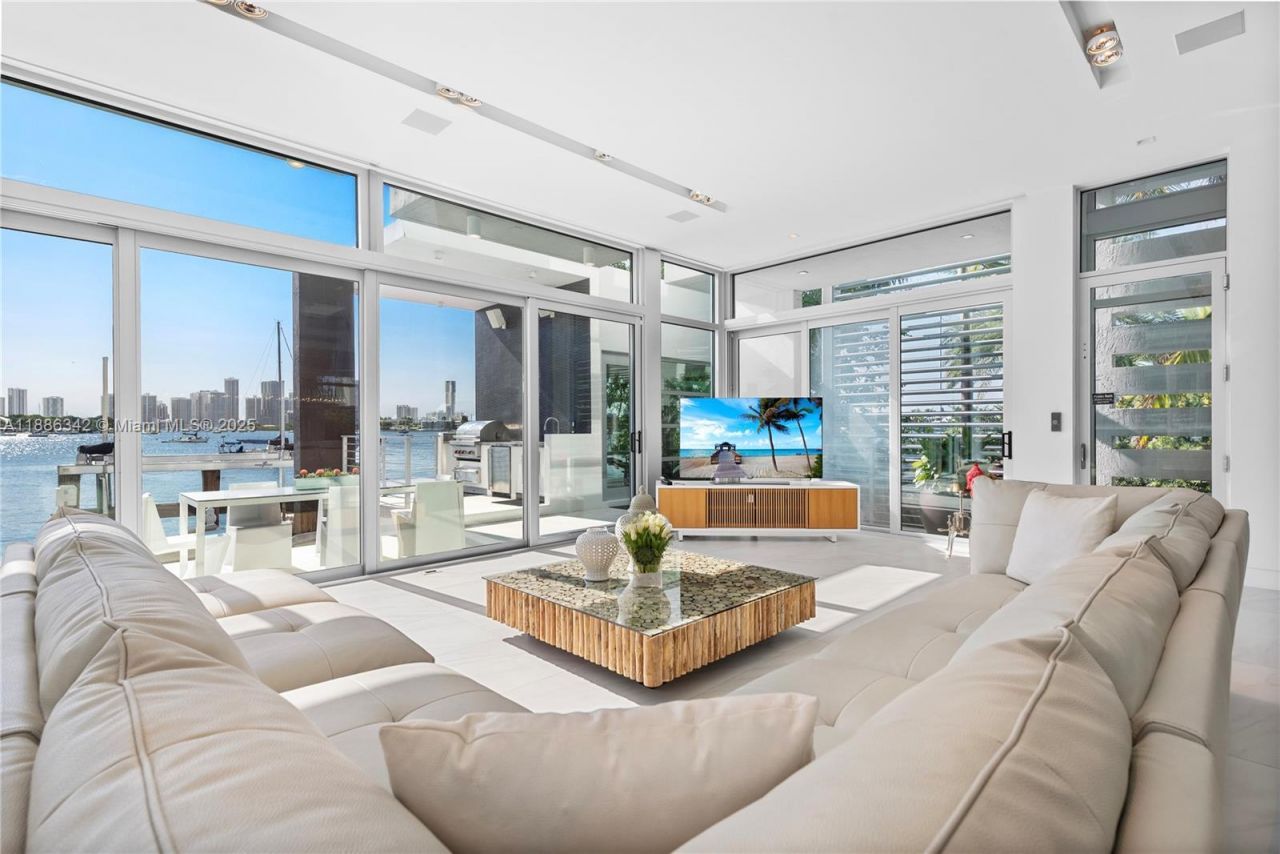 440 S Hibiscus Dr, Miami Beach, FL 33139 Photo