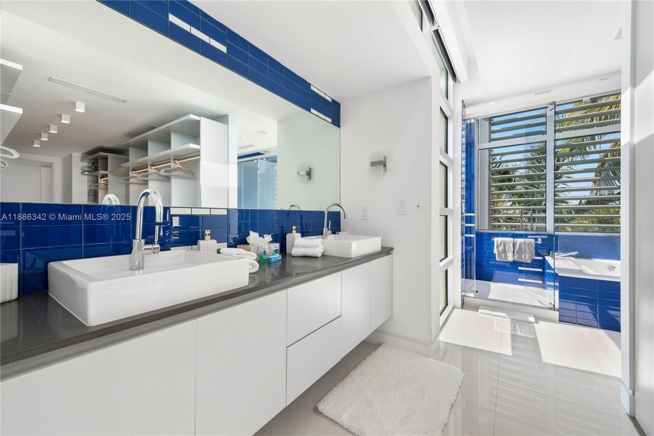 440 S Hibiscus Dr, Miami Beach, FL 33139 Photo