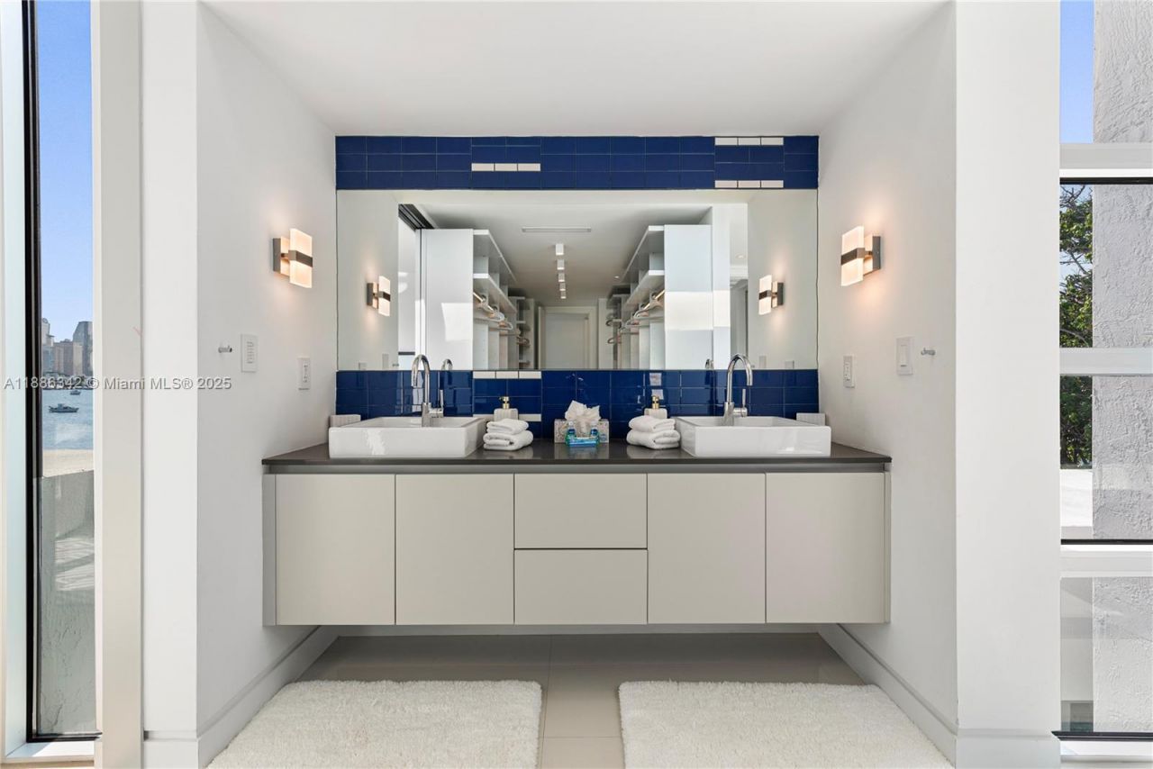 440 S Hibiscus Dr, Miami Beach, FL 33139 Photo