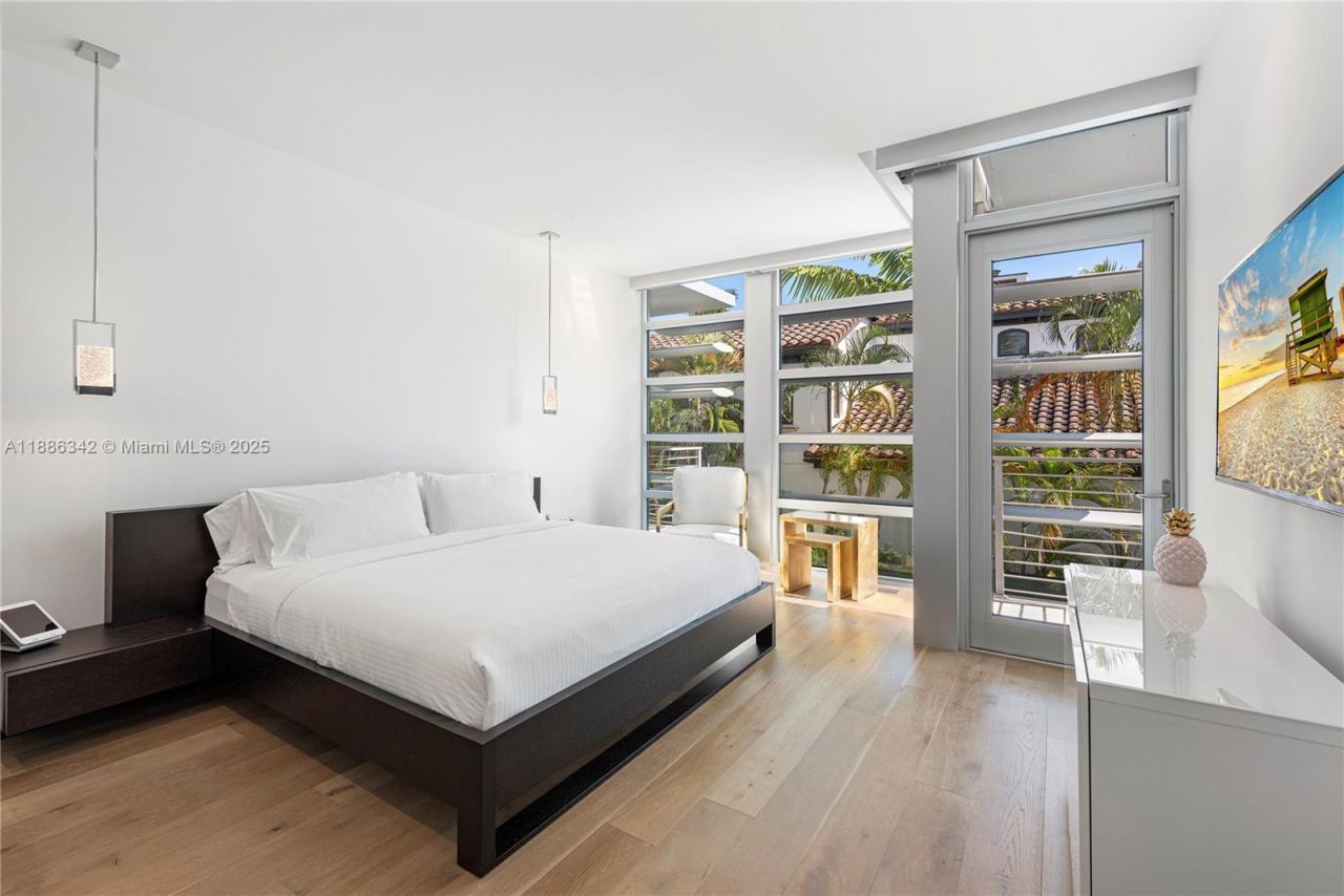 440 S Hibiscus Dr, Miami Beach, FL 33139 Photo