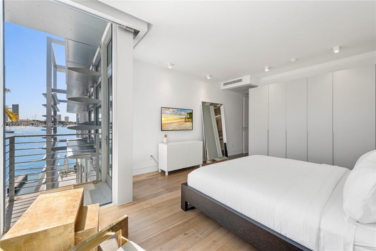 440 S Hibiscus Dr, Miami Beach, FL 33139 Photo