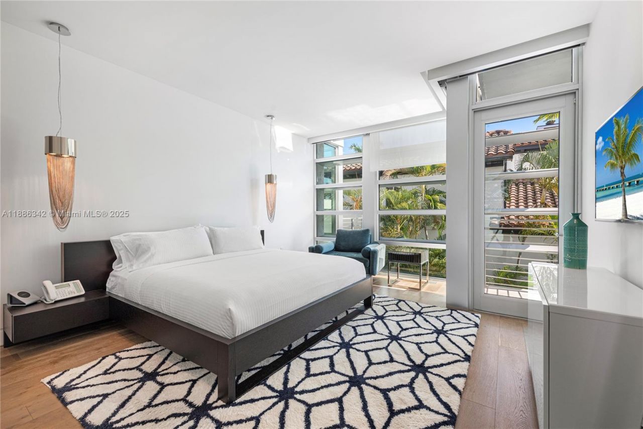 440 S Hibiscus Dr, Miami Beach, FL 33139 Photo