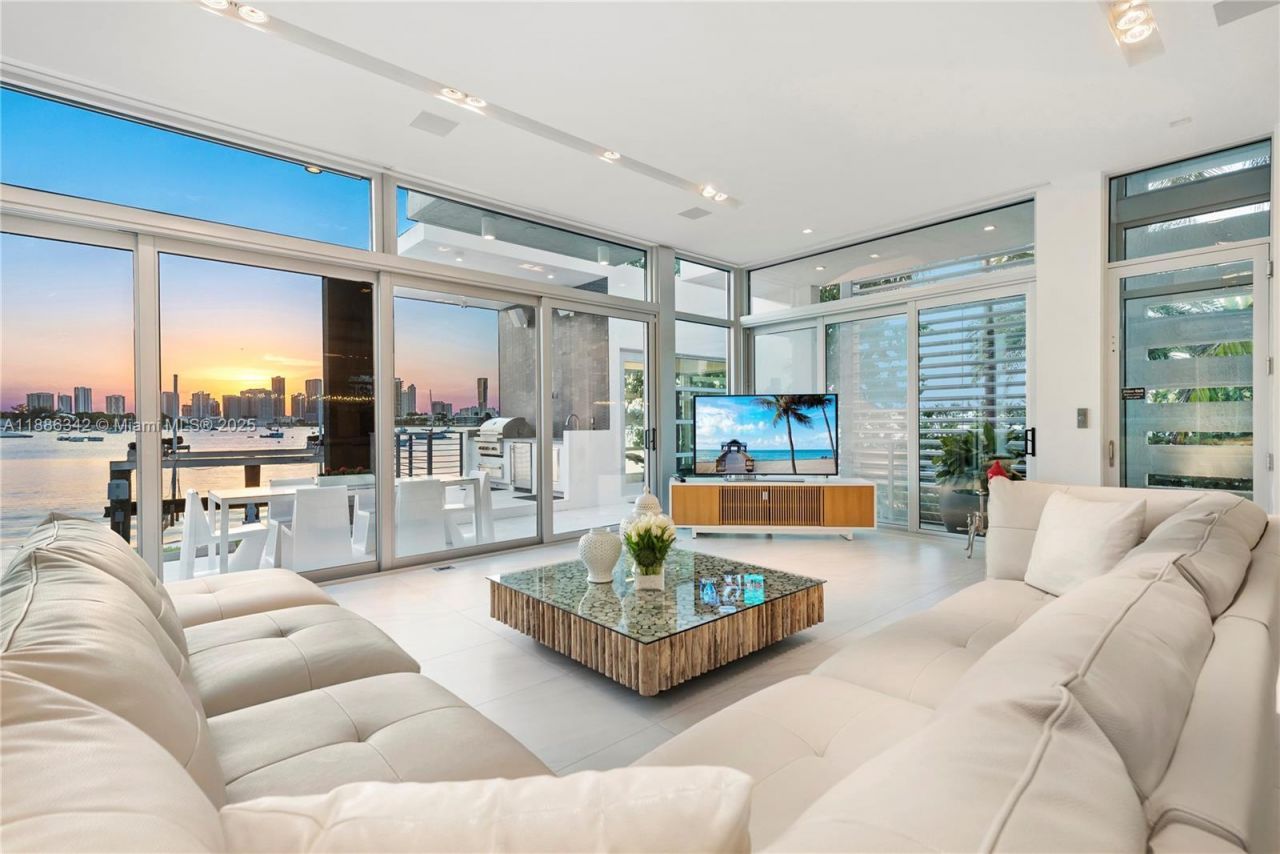 440 S Hibiscus Dr, Miami Beach, FL 33139 Photo