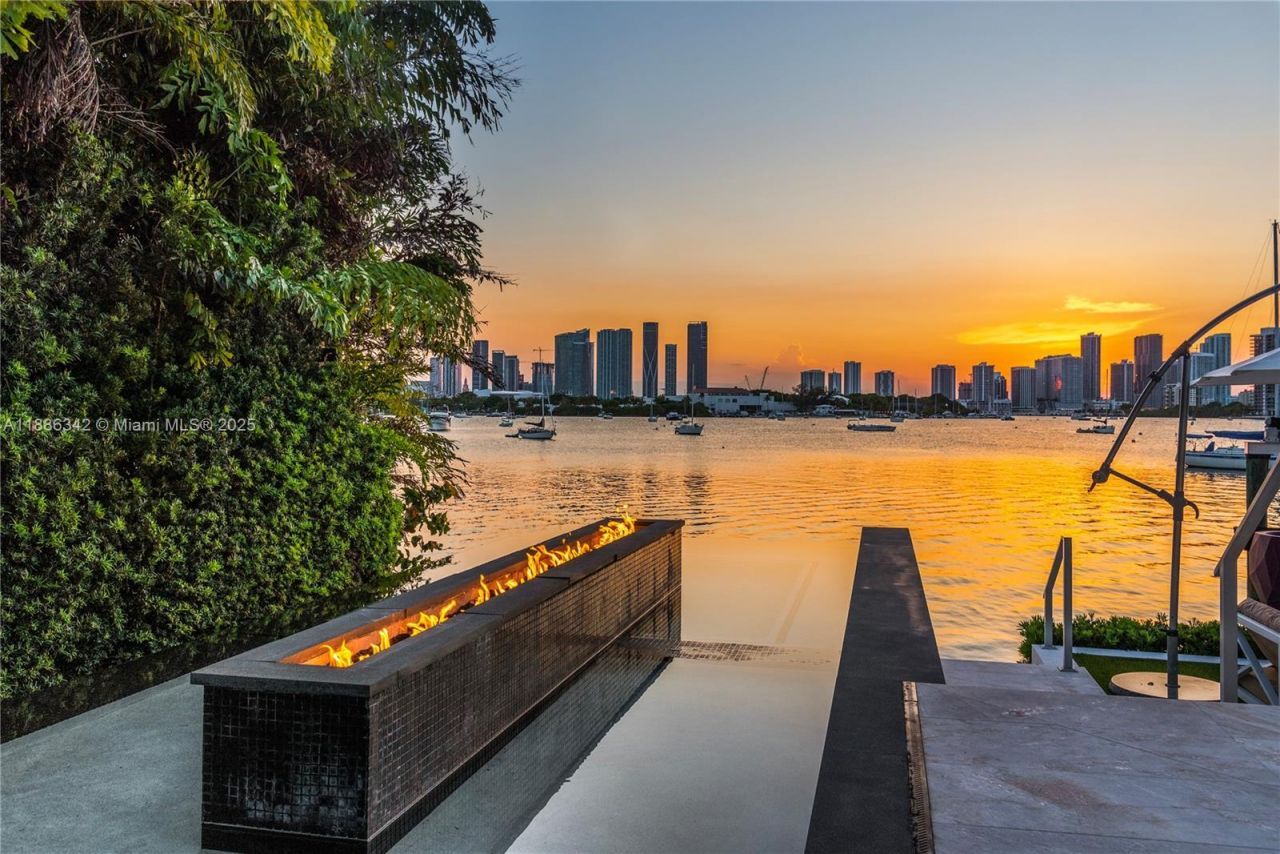 440 S Hibiscus Dr, Miami Beach, FL 33139 Photo