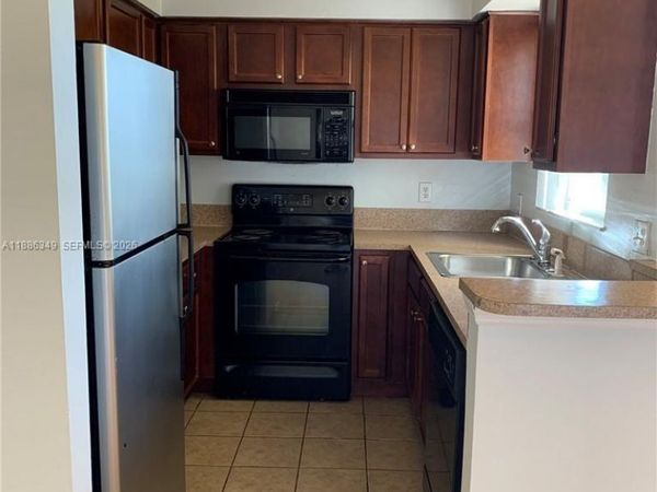 7650 Westwood Dr, Unit 519, Tamarac, FL 33321