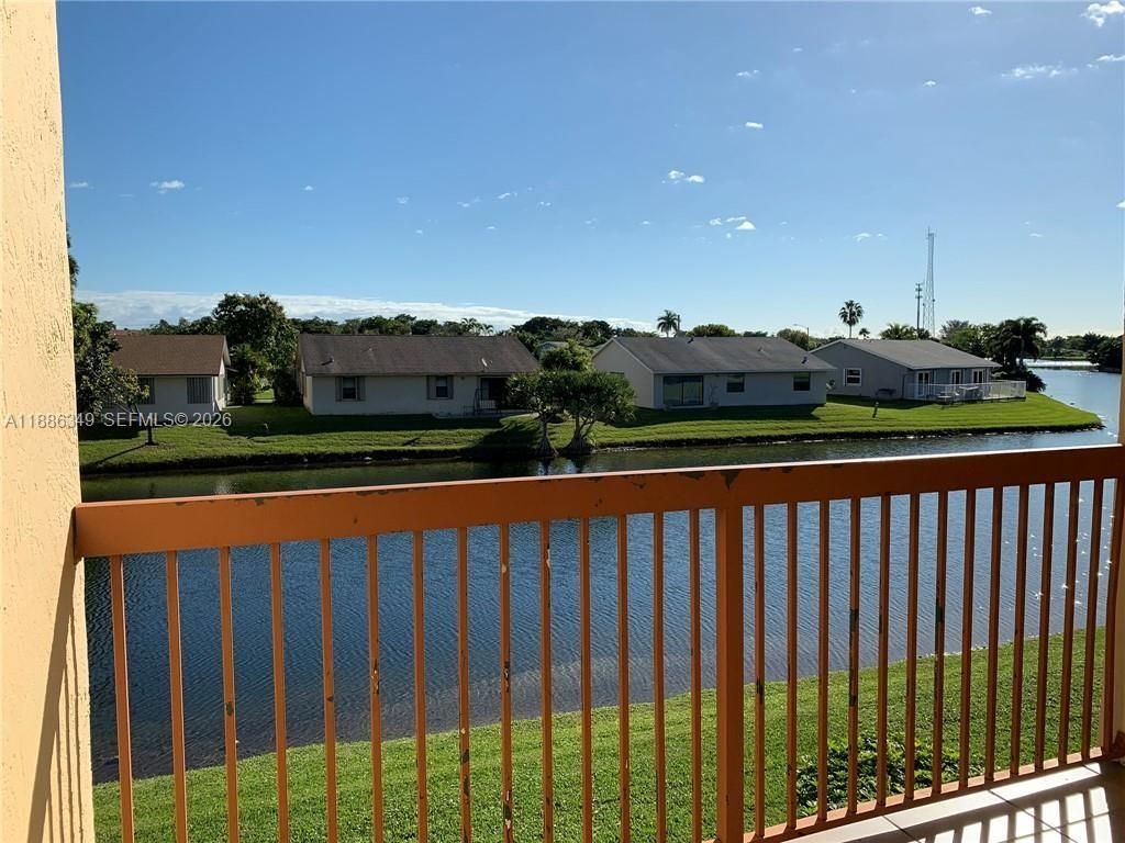 7650 Westwood Dr, Unit 519, Tamarac, FL 33321 Photo