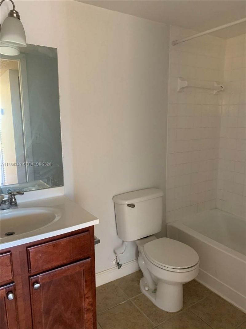 7650 Westwood Dr, Unit 519, Tamarac, FL 33321 Photo