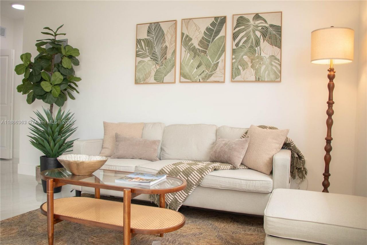 1451 W 29th St, Unit 206, Hialeah, FL 33012 Photo