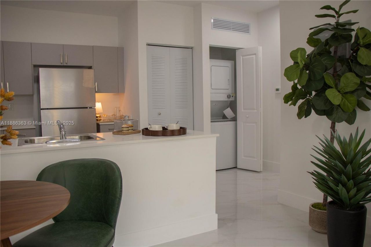 1451 W 29th St, Unit 206, Hialeah, FL 33012 Photo