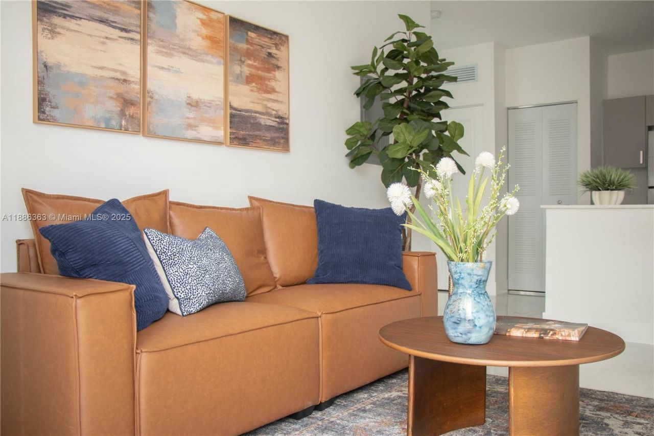 1451 W 29th St, Unit 206, Hialeah, FL 33012 Photo