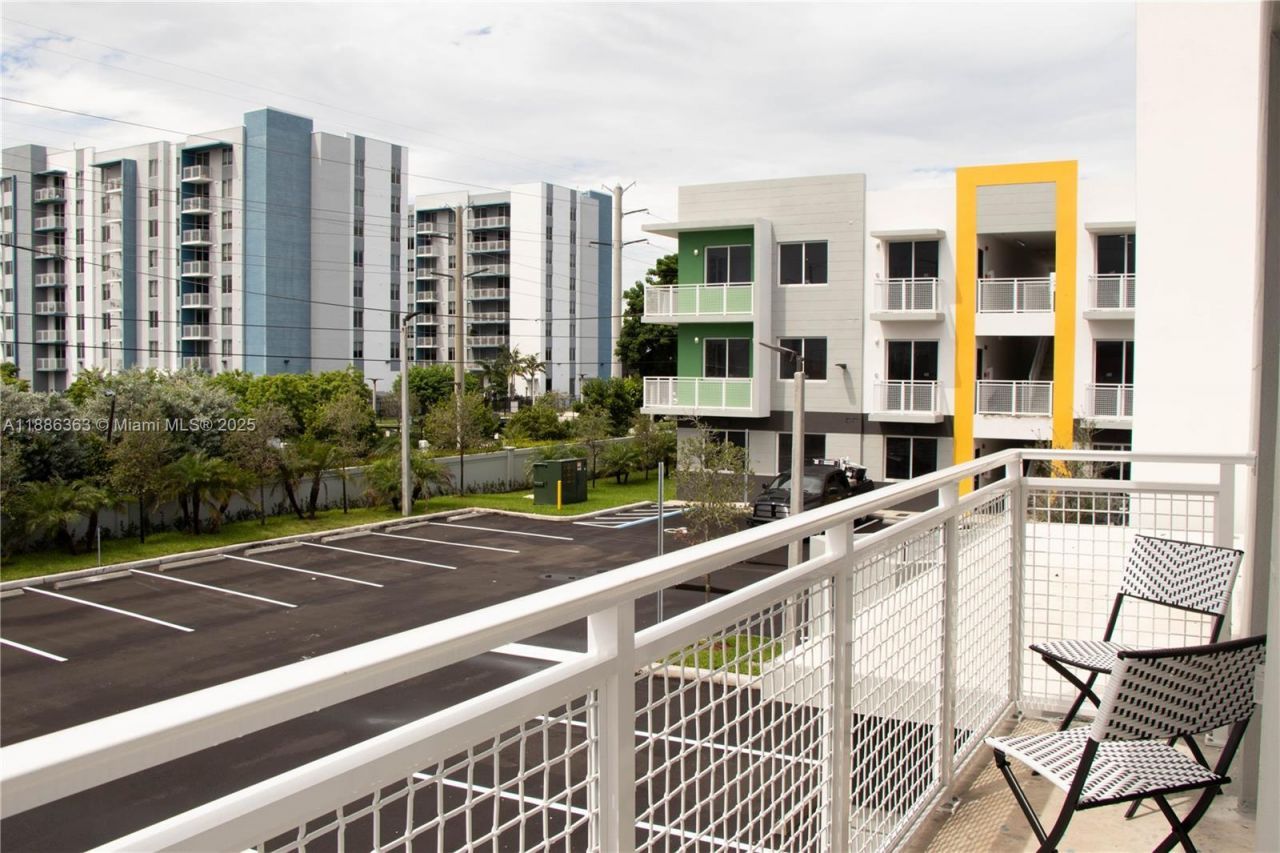 1451 W 29th St, Unit 206, Hialeah, FL 33012 Photo