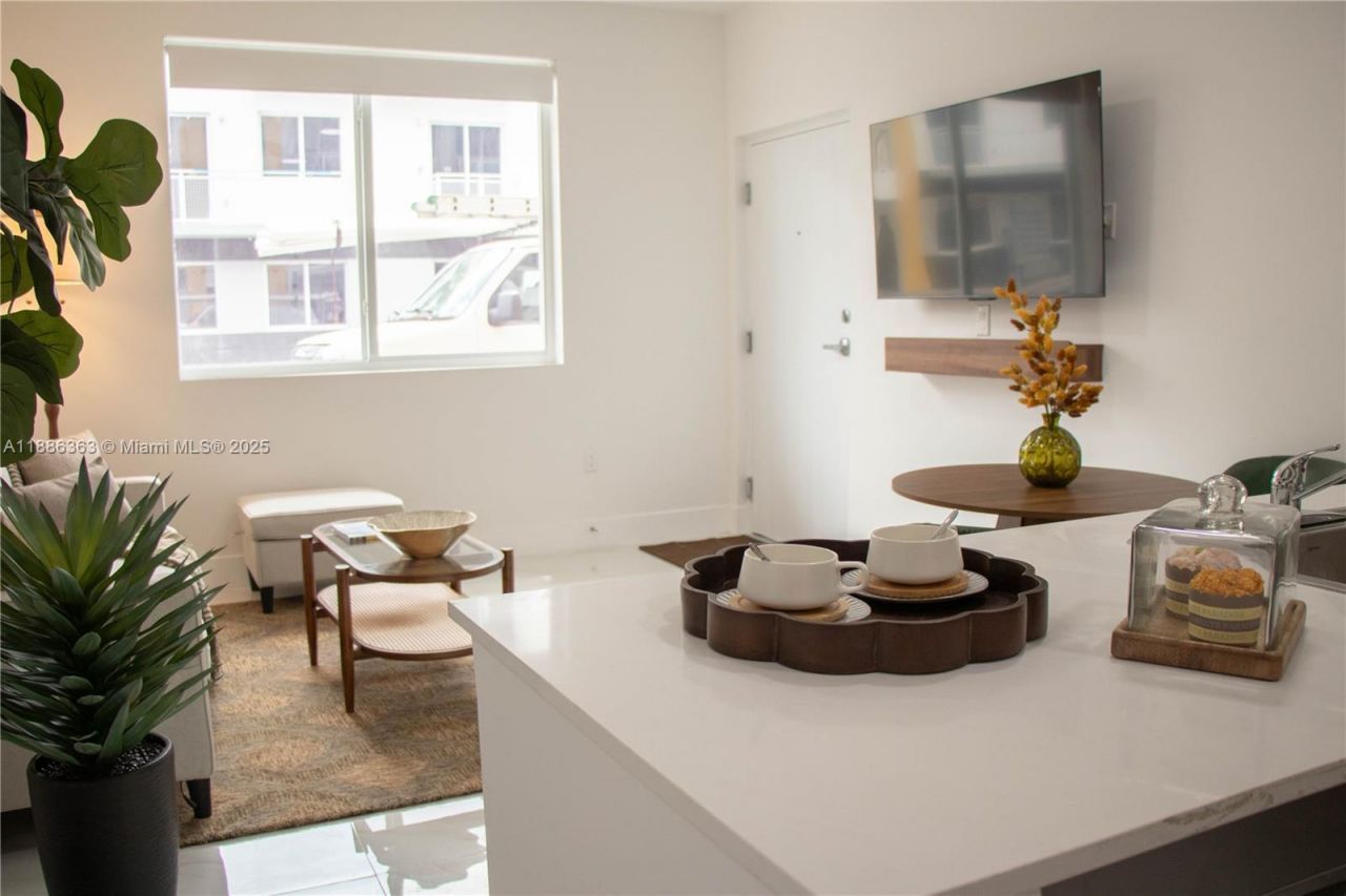 1451 W 29th St, Unit 206, Hialeah, FL 33012 Photo