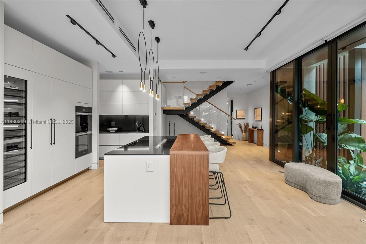 3306 NE 16th St, Fort Lauderdale, FL 33304 Photo