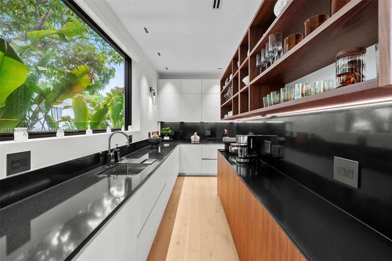 3306 NE 16th St, Fort Lauderdale, FL 33304 Photo