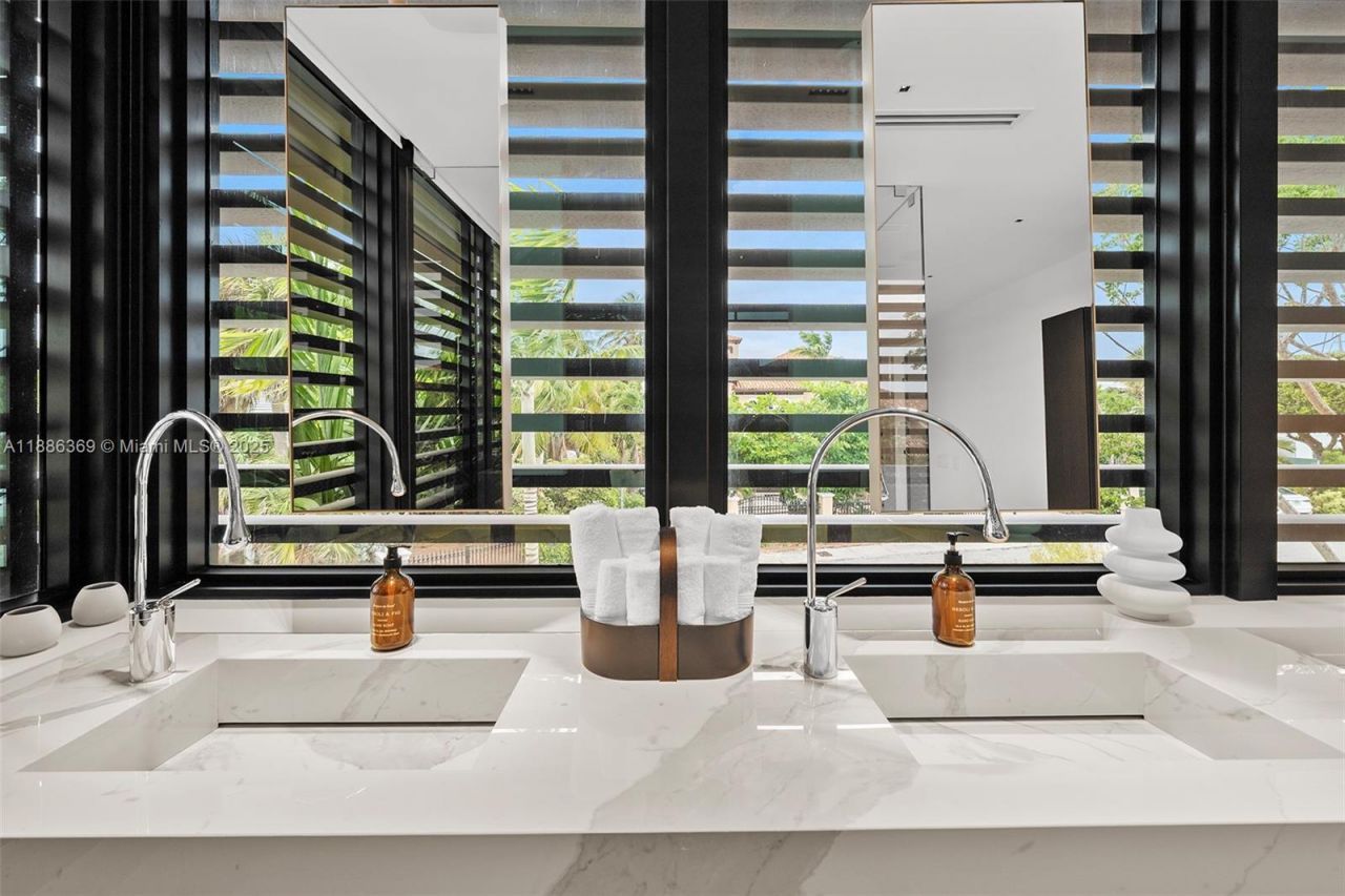 3306 NE 16th St, Fort Lauderdale, FL 33304 Photo