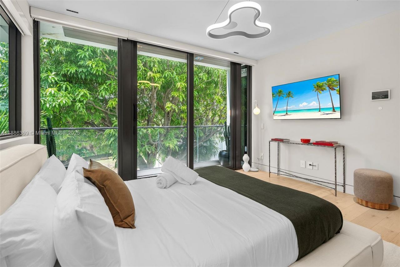 3306 NE 16th St, Fort Lauderdale, FL 33304 Photo