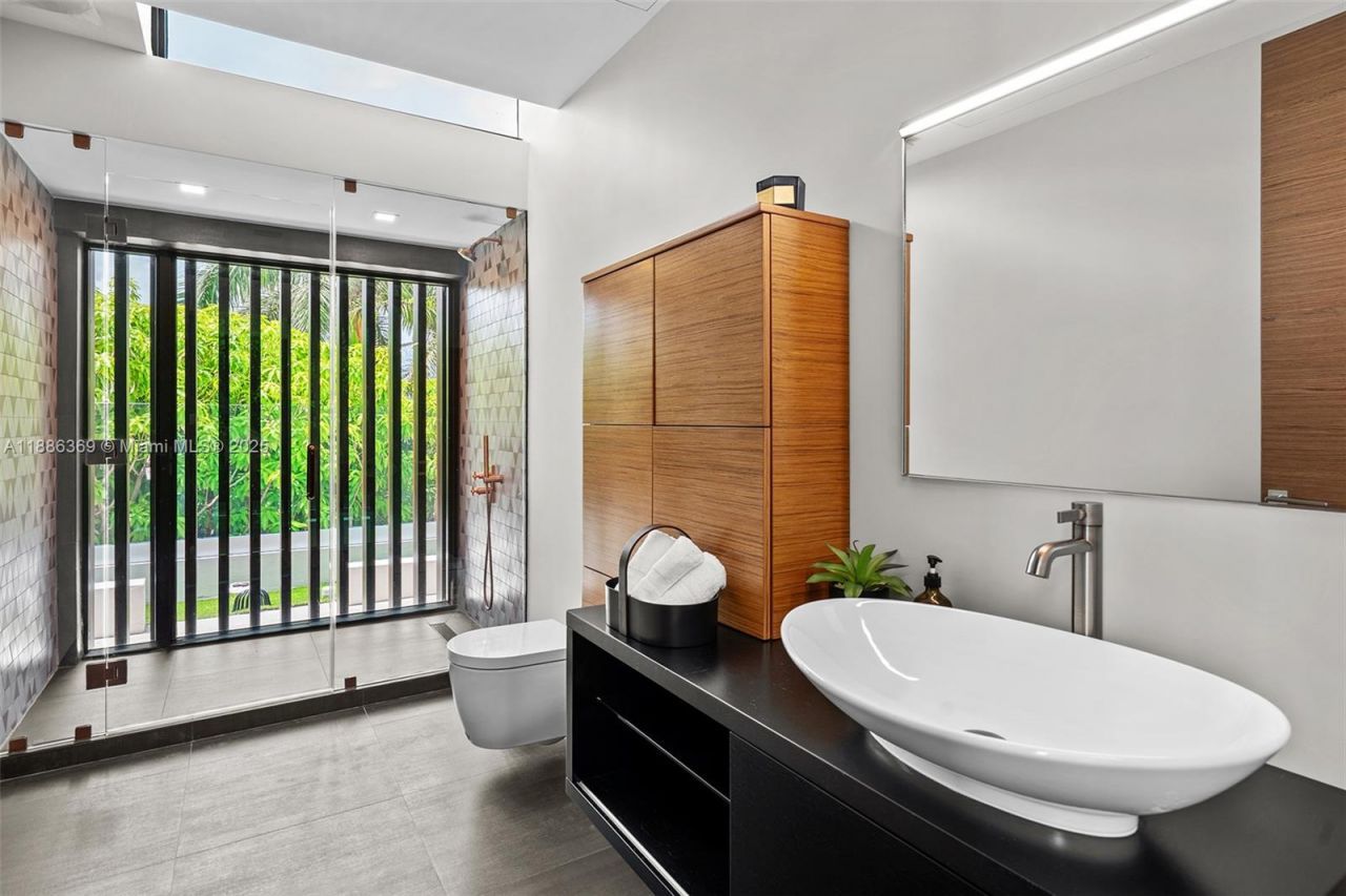 3306 NE 16th St, Fort Lauderdale, FL 33304 Photo