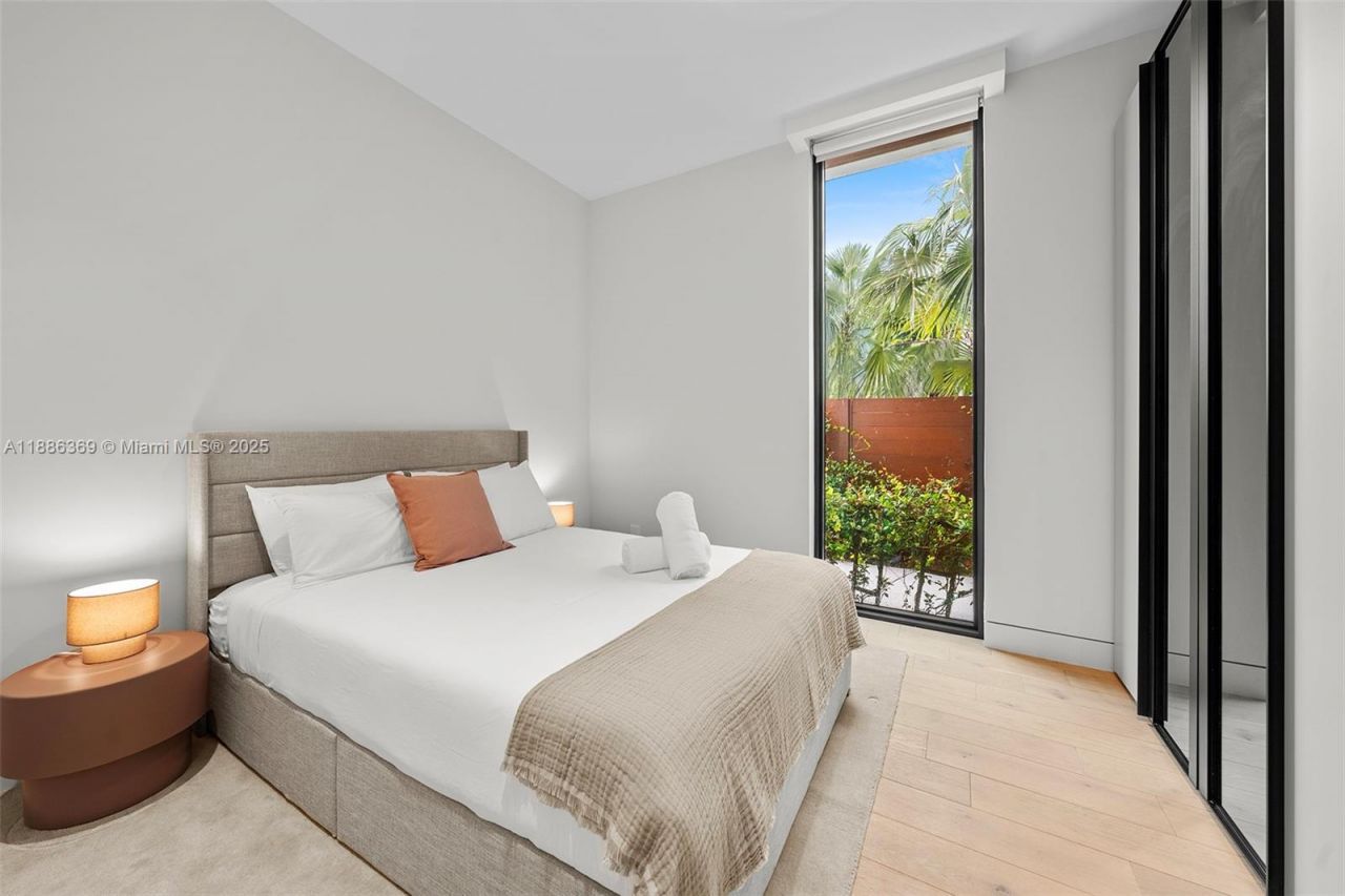 3306 NE 16th St, Fort Lauderdale, FL 33304 Photo