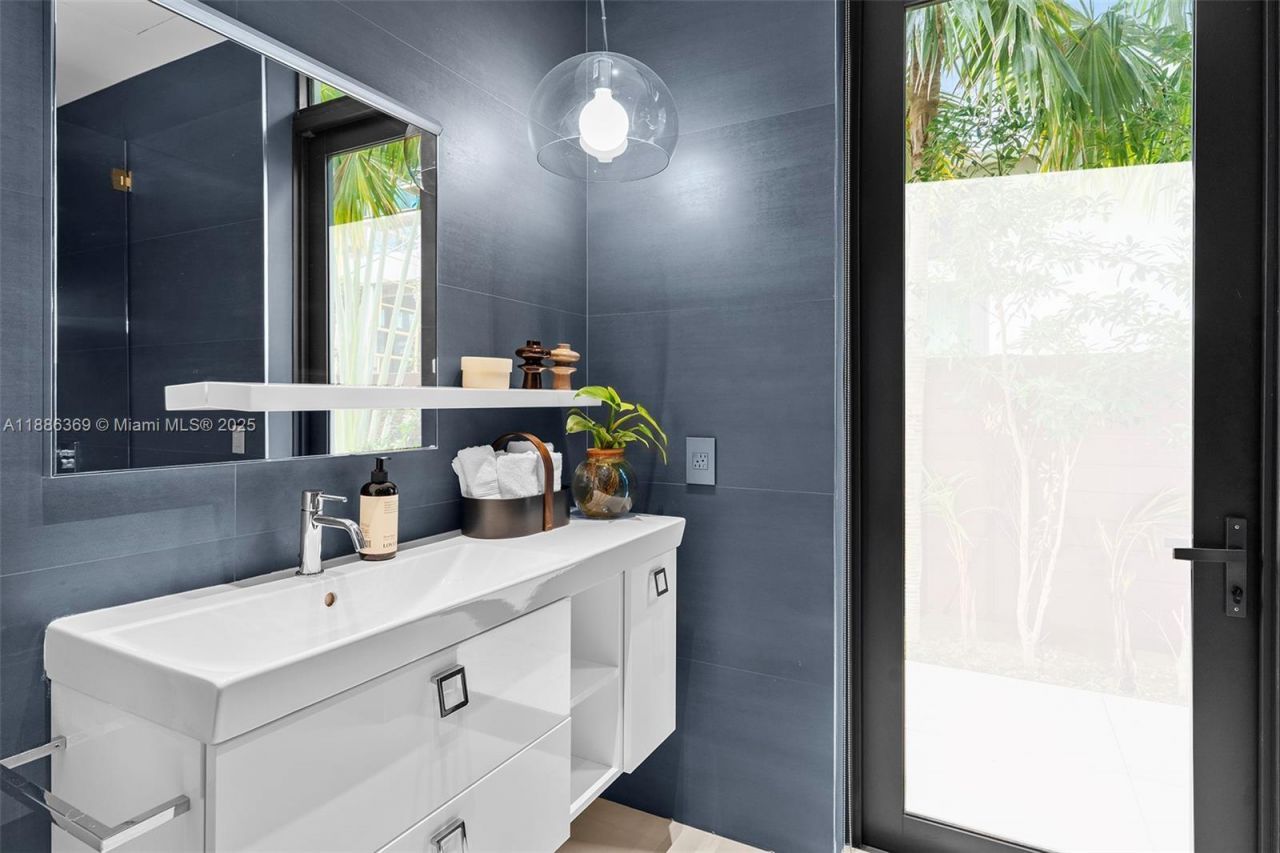 3306 NE 16th St, Fort Lauderdale, FL 33304 Photo