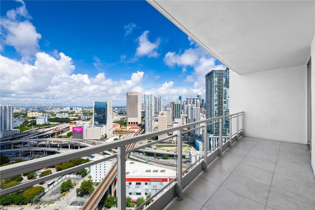 90 SW 3rd St, Unit 3305, Miami, FL 33130 Photo