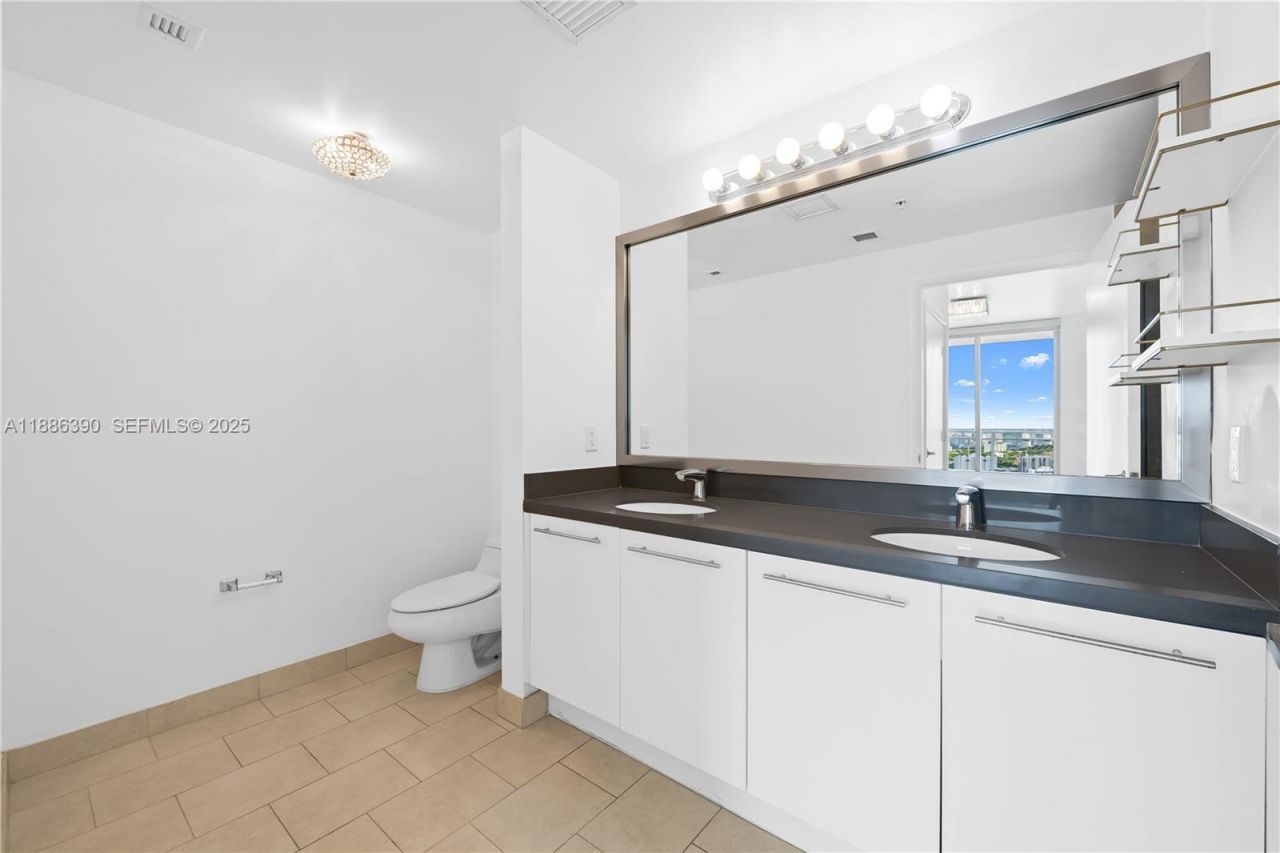 90 SW 3rd St, Unit 3305, Miami, FL 33130 Photo