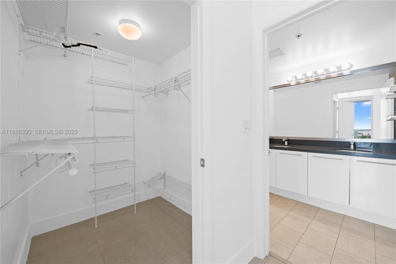 90 SW 3rd St, Unit 3305, Miami, FL 33130 Photo