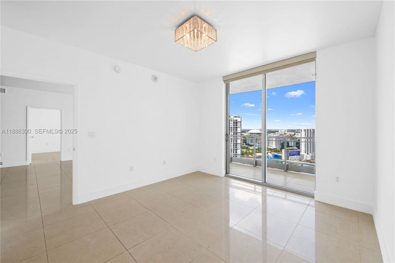 90 SW 3rd St, Unit 3305, Miami, FL 33130 Photo