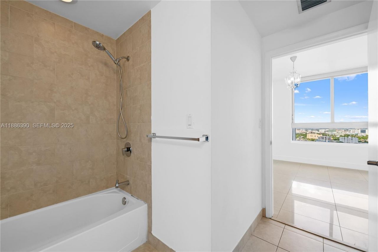 90 SW 3rd St, Unit 3305, Miami, FL 33130 Photo