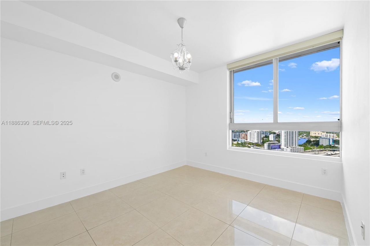 90 SW 3rd St, Unit 3305, Miami, FL 33130 Photo